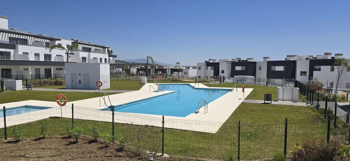 20c9b27e-a40d-476b-a41c-fdfb2badef2f