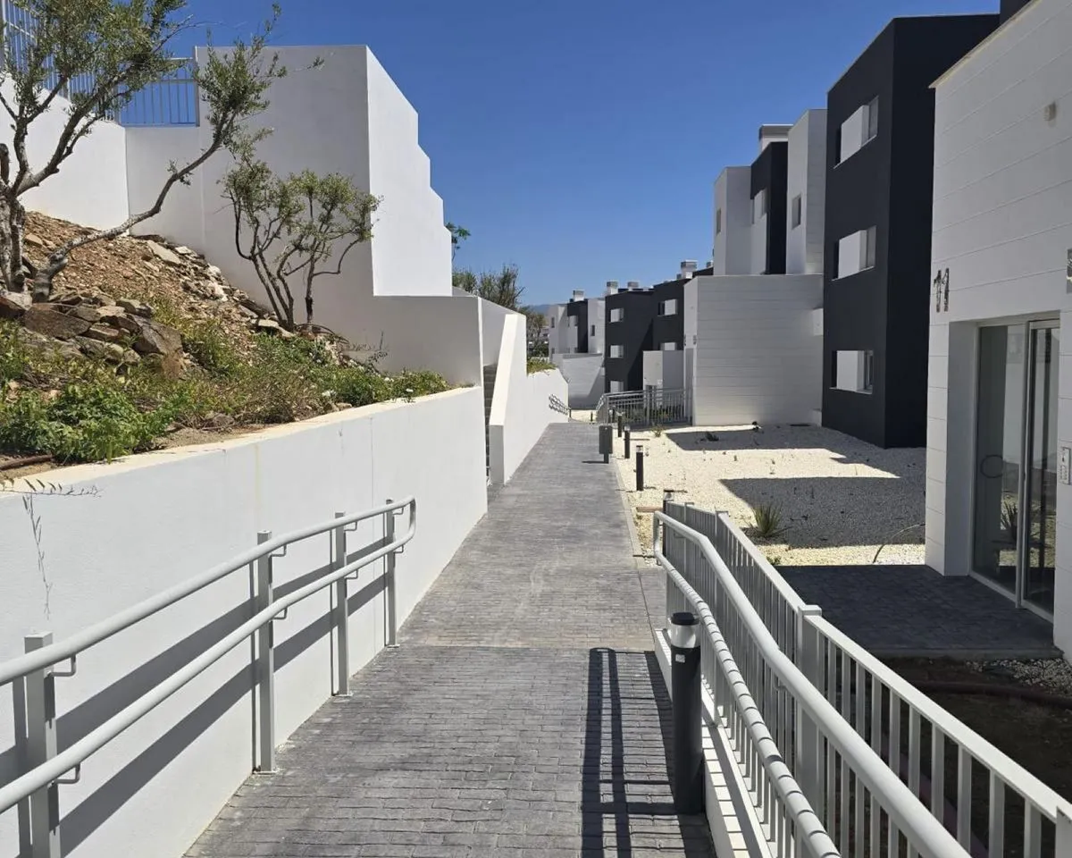 d80c8f4e-16e2-4491-bd10-175f3e639ac6