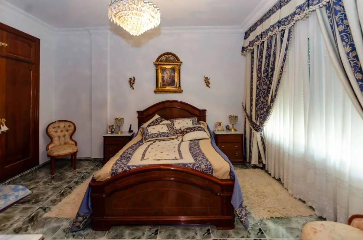 ba61a3ec-e654-4d44-9350-63b97f9af4a3