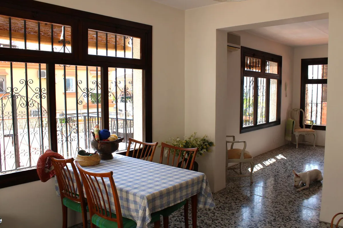 9da9a9a5-f8f9-472c-b4c5-0a3d2d52e64c