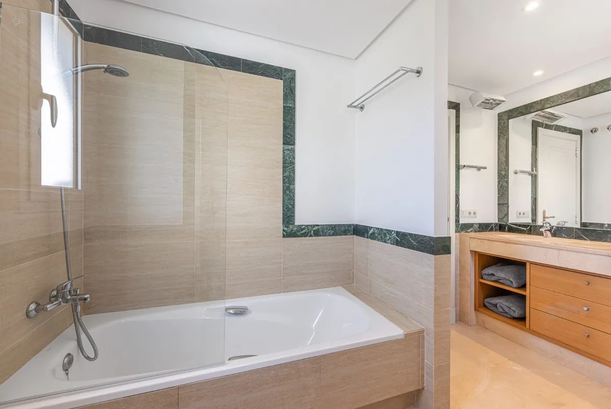 49d70fac-33cb-4eb8-a8df-c9a744669c75