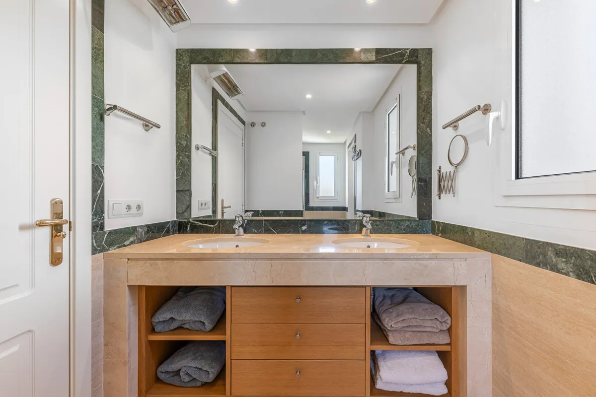 d38a5751-637f-4b46-8a8d-b58f610c26fc