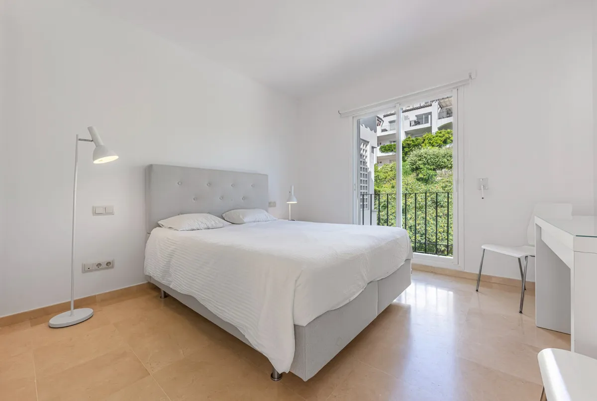 db718d27-04b8-4e09-bae9-75135d3bf8a1