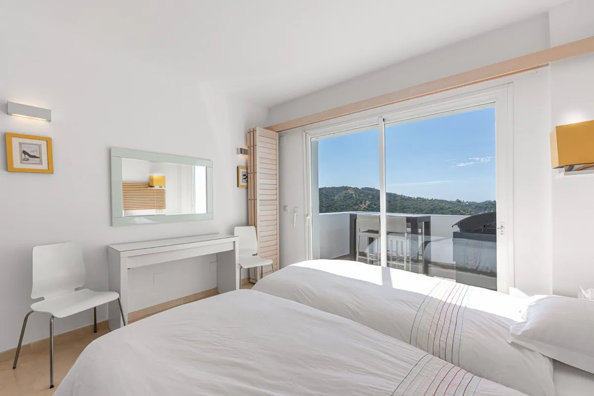 e5001a5d-0de0-41dd-a326-e10a6d13063c