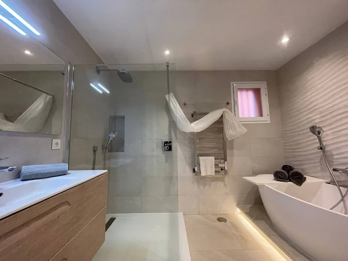 f96706b6-dc2b-421a-91fa-bf456ce4680f