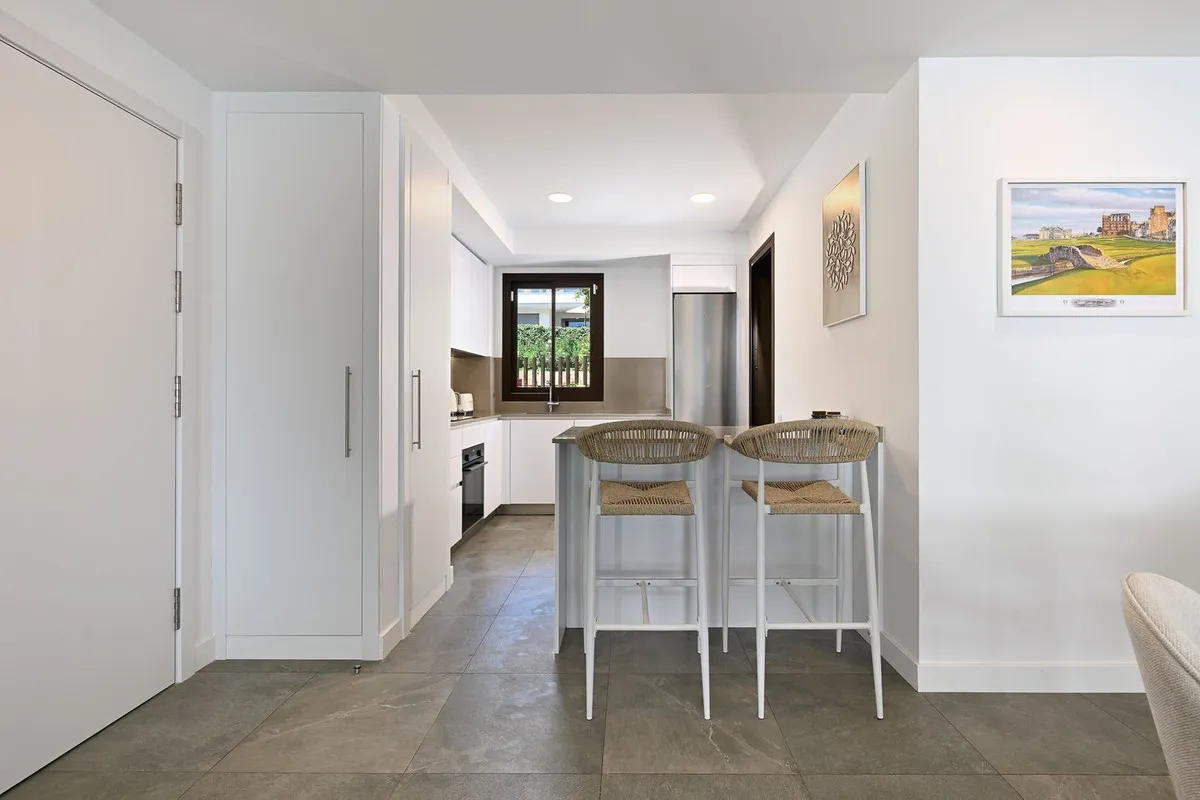 06c8394e-49d1-4ccb-95c0-251f026bcdd4