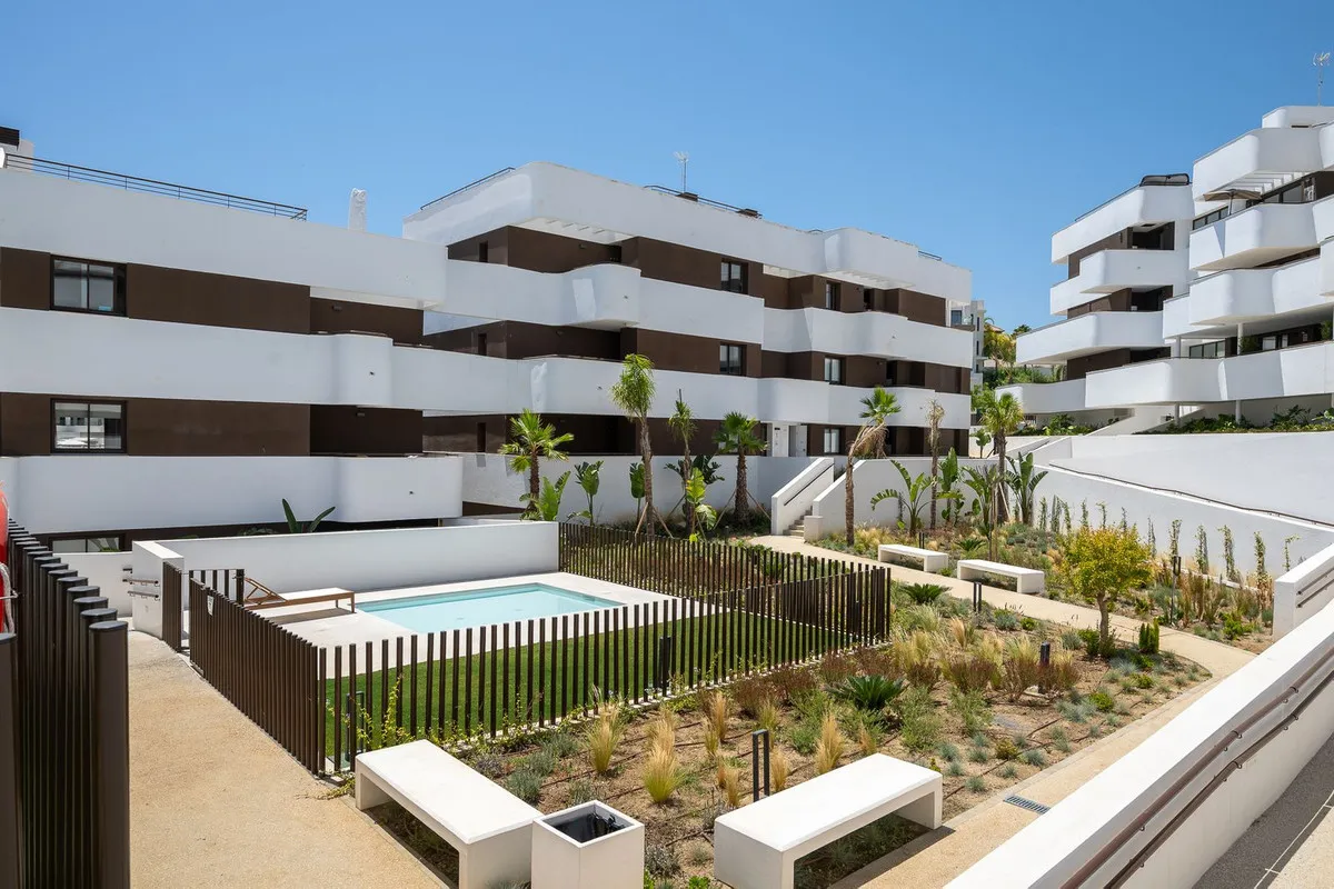 0f6aca6b-b34c-4e24-b99f-92394cd0a836