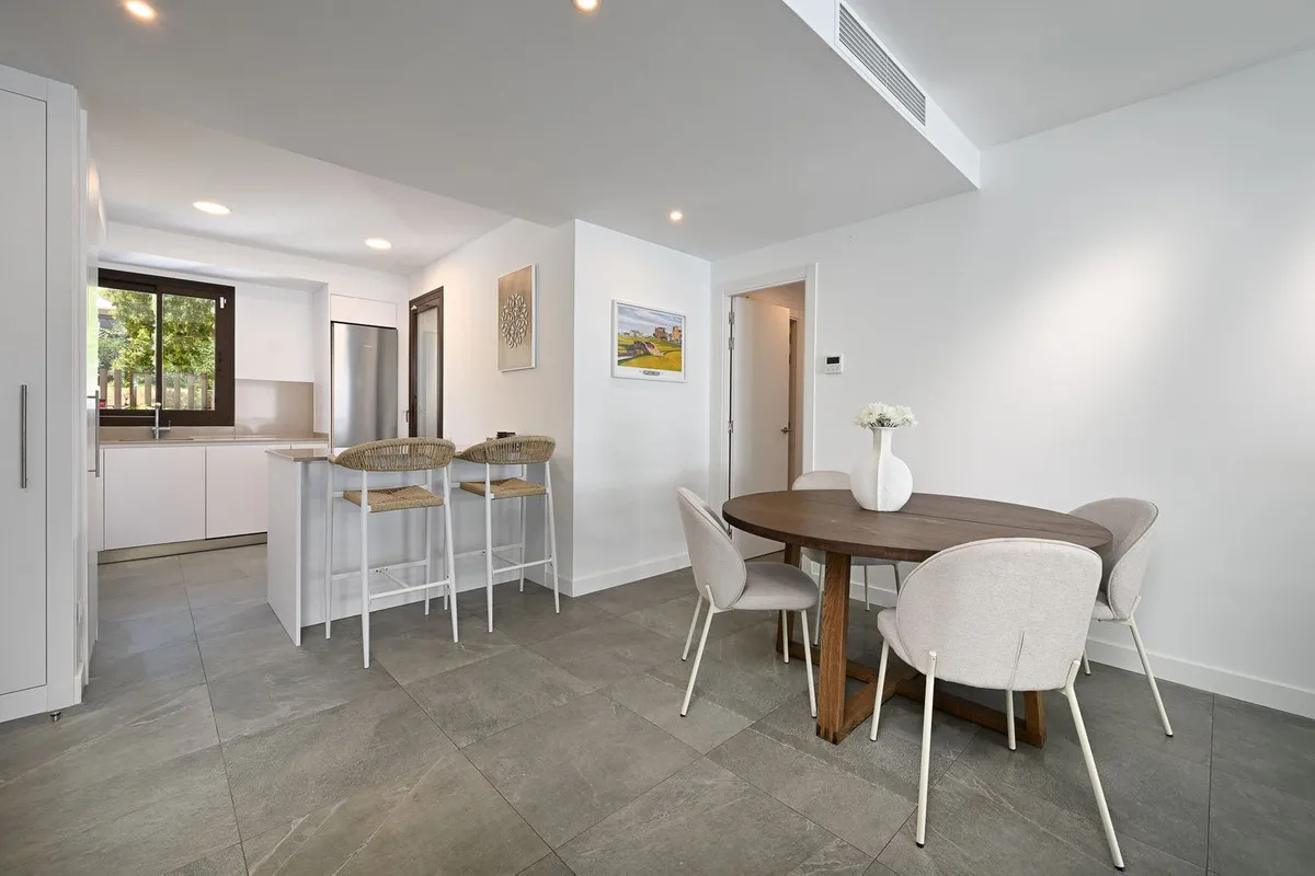 e6d1b37f-b8f4-47a1-8a19-39a62b8d8c8e