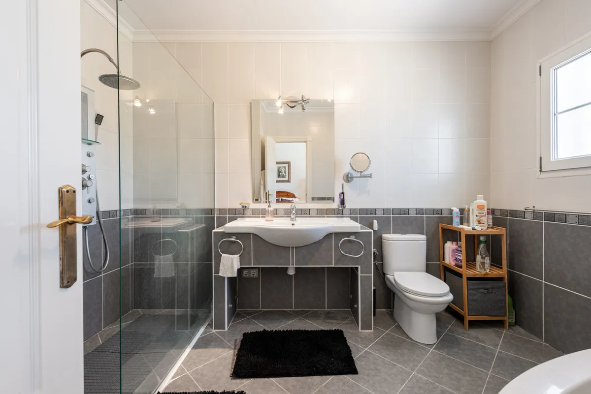 81d5f8b8-2bc5-47bd-b0c2-65b2d9fbc804