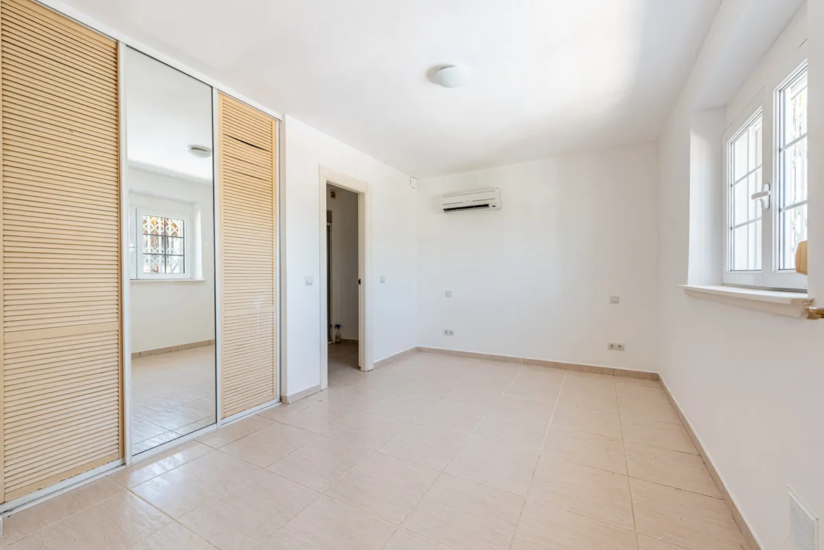 d8728f9d-25c5-43f2-8b28-2c927a536816