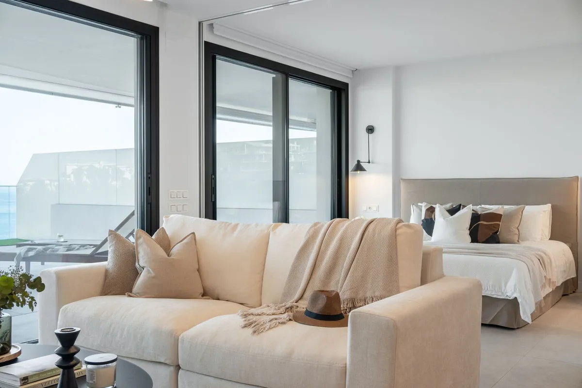 b02ae984-733a-44c8-af82-fdca4d32a8f7