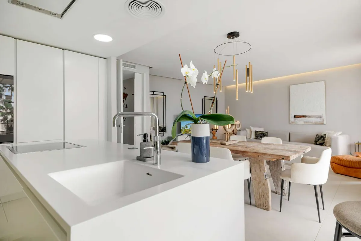 f73c89d3-cabc-4c53-ac0a-601274c2b466