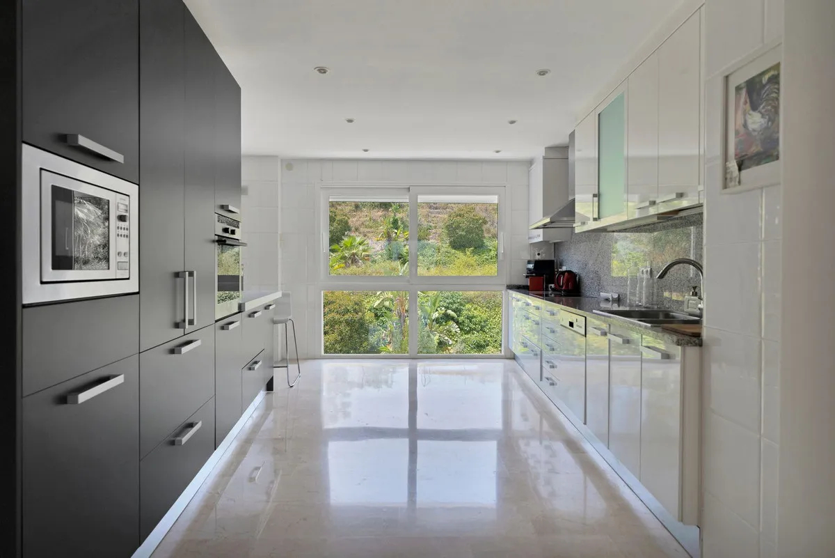 6ea7ee6f-0a7d-4e10-a2a6-ba1d44f7dcc1