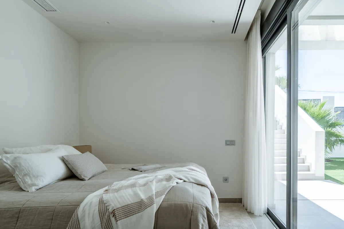 9ff537c1-5dff-4d26-badc-e816fc0de8d2