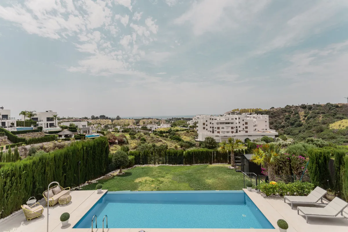 74293312-7701-4be3-a860-539711d54591