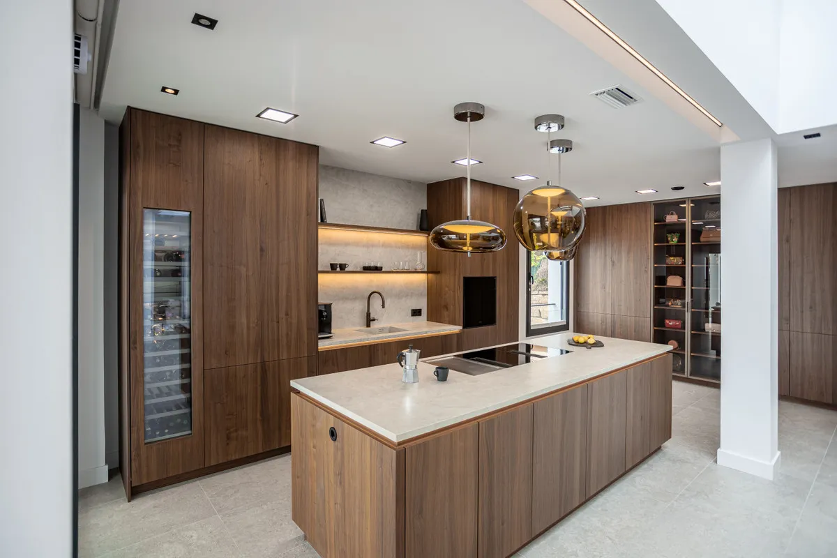 a1933830-a0ca-4451-a580-34f0070dccfe