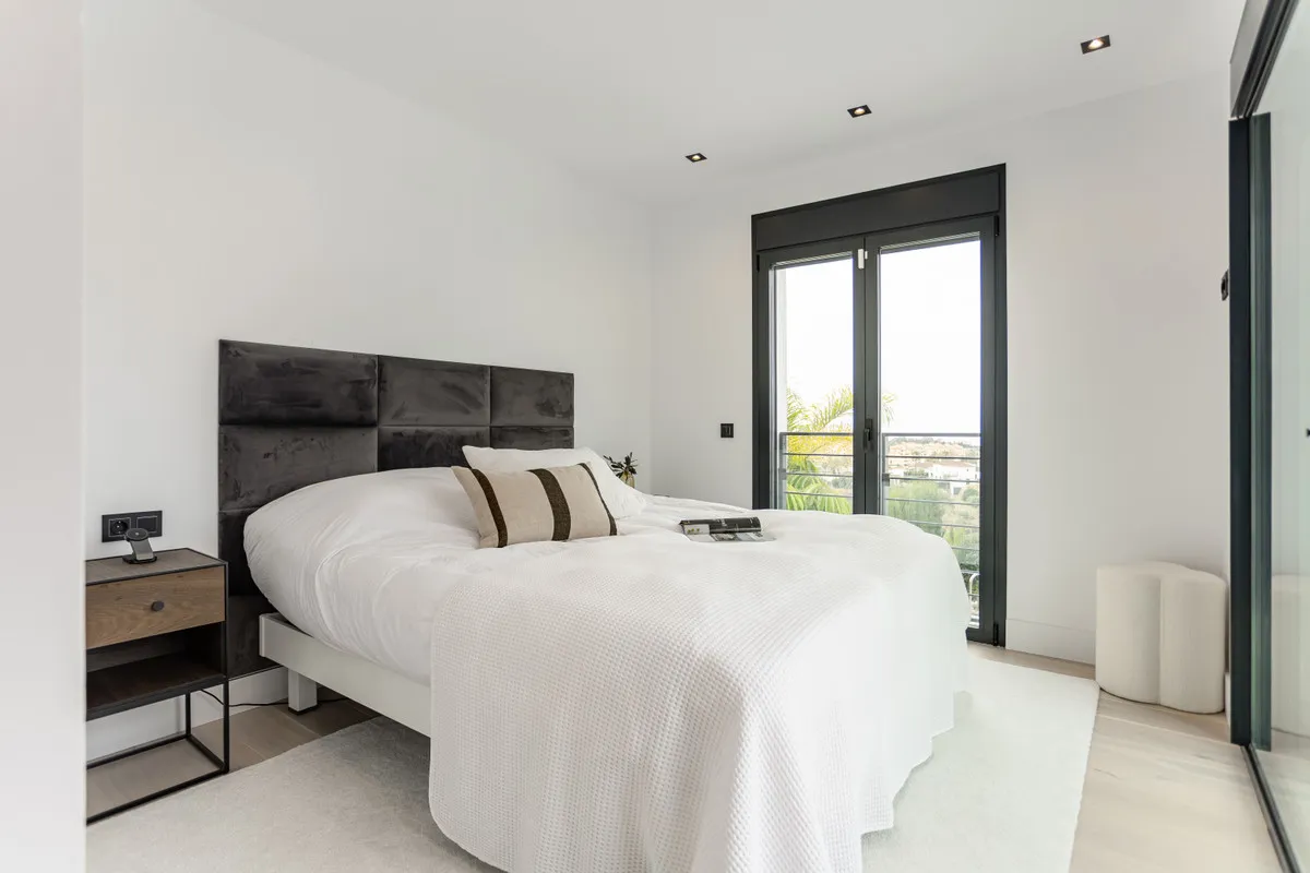 b18129b3-f43c-4c48-9d23-771ef70f9a67