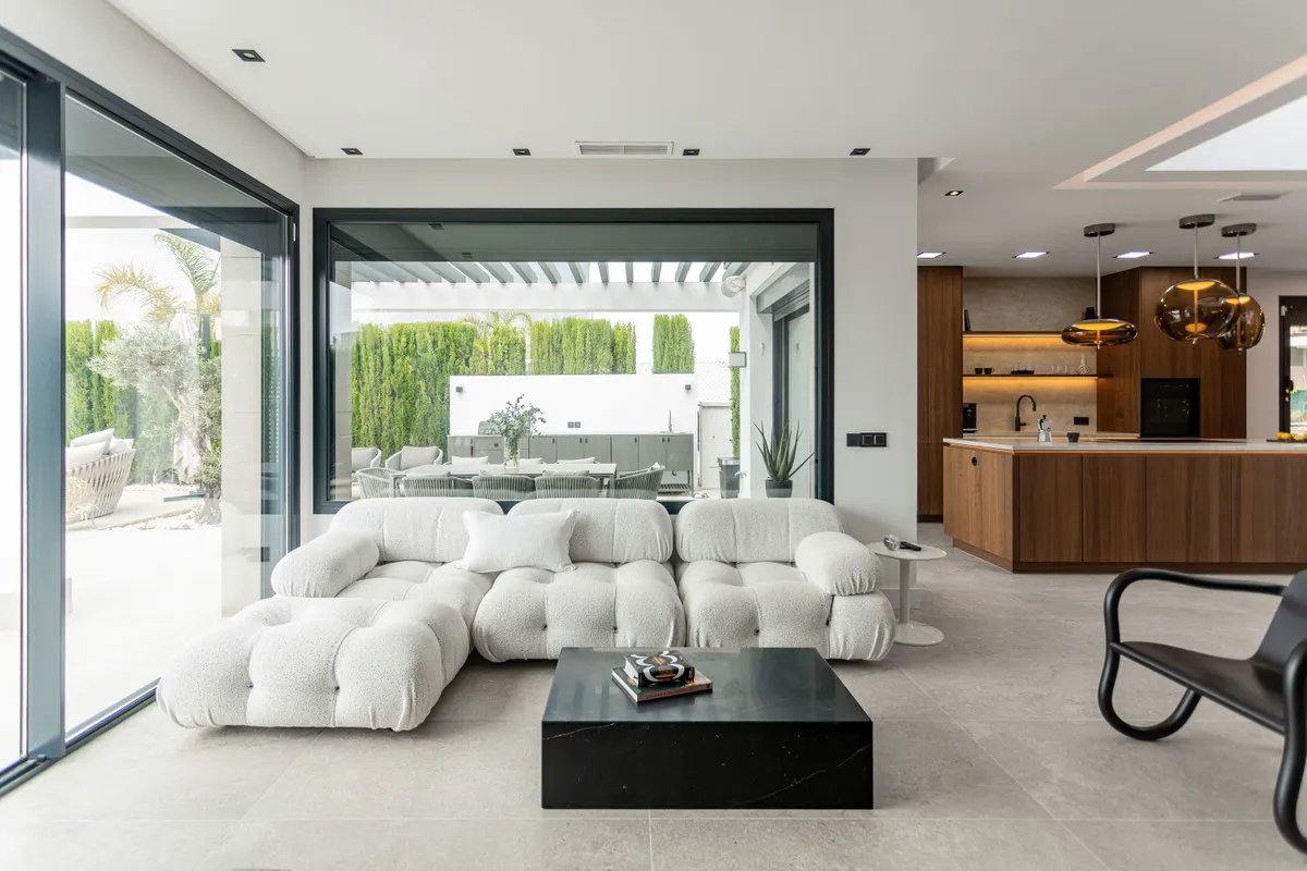 b7732aa8-23e8-415c-a558-9db53289dc80