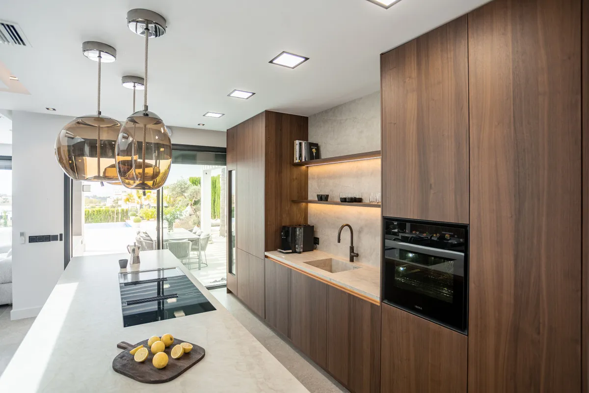 bbfd6793-fb53-4b85-9fd5-fbd48991cad7