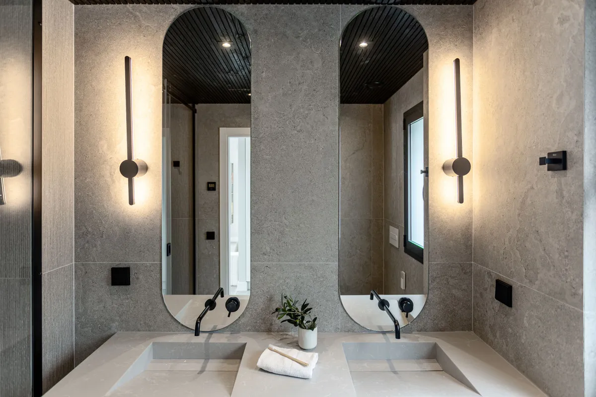 f252d021-060a-40ee-8963-6633439d3352