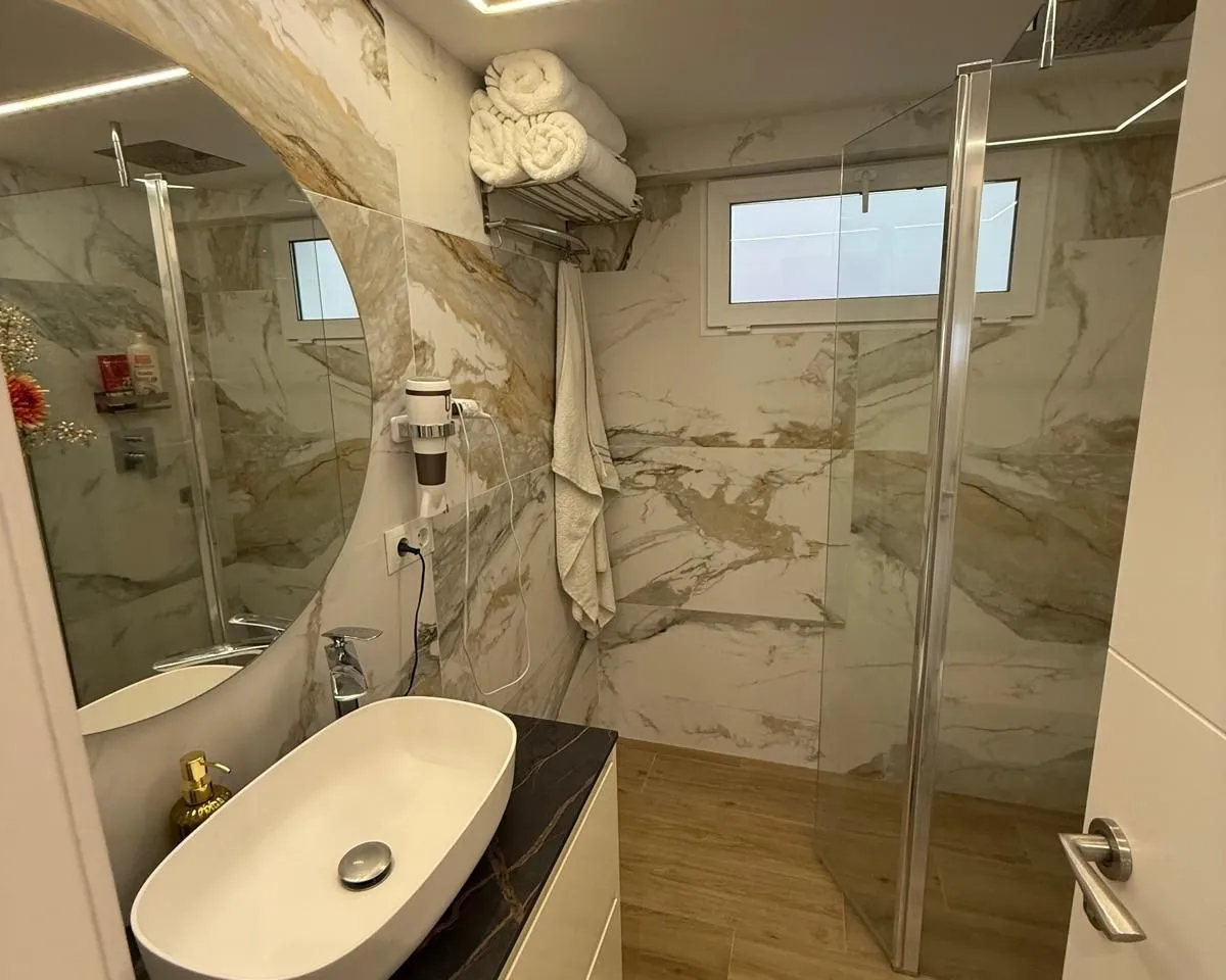 c5b27c10-200d-4534-90e7-3d1f9f7ff508