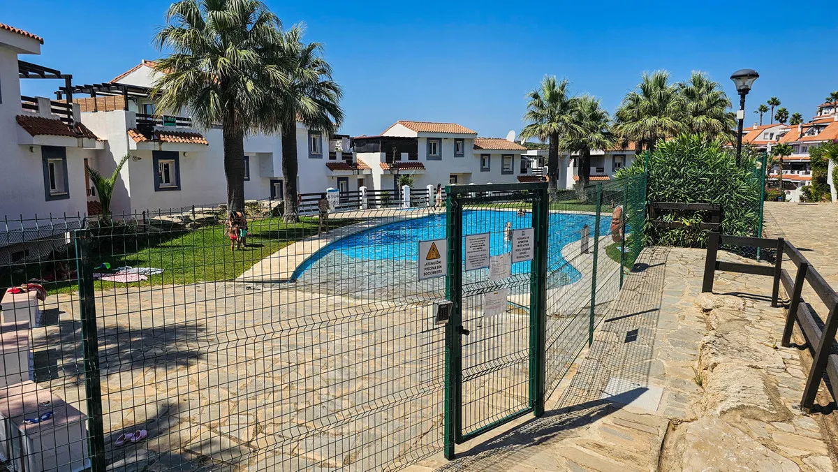 06b0a537-98f1-4dda-9bb2-f545bc5f45ca