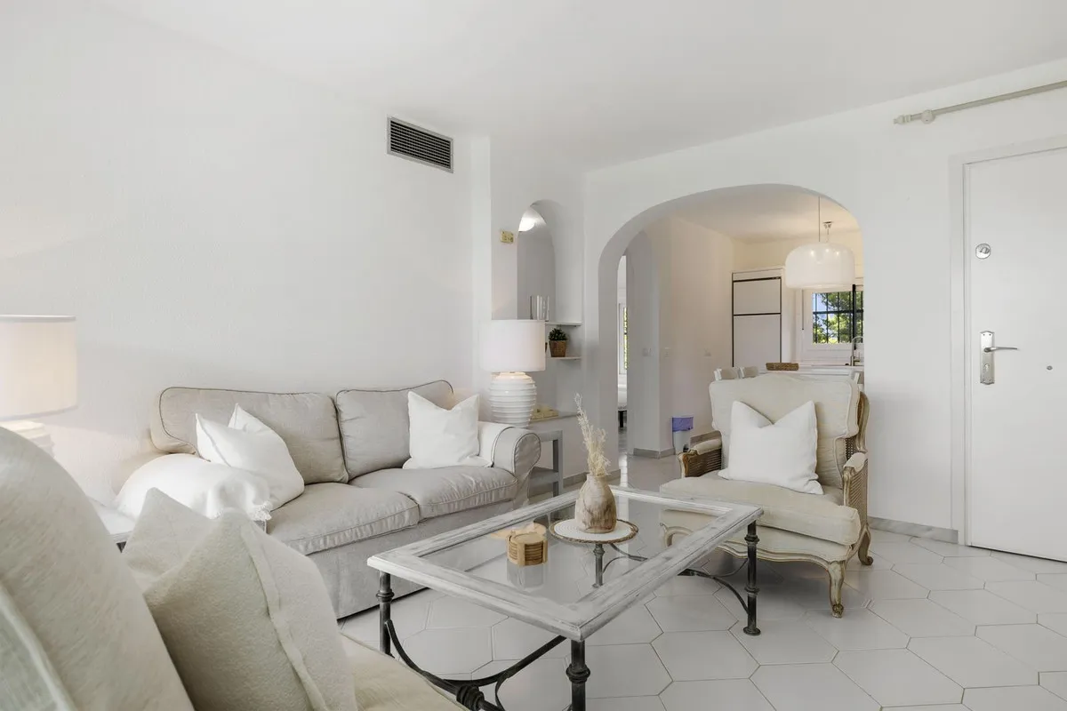 2ee833aa-d29d-4f35-a769-8c97261286bf