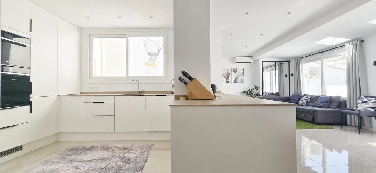 48cfe6d8-a9c3-4a2a-8f50-654cb3782fb1