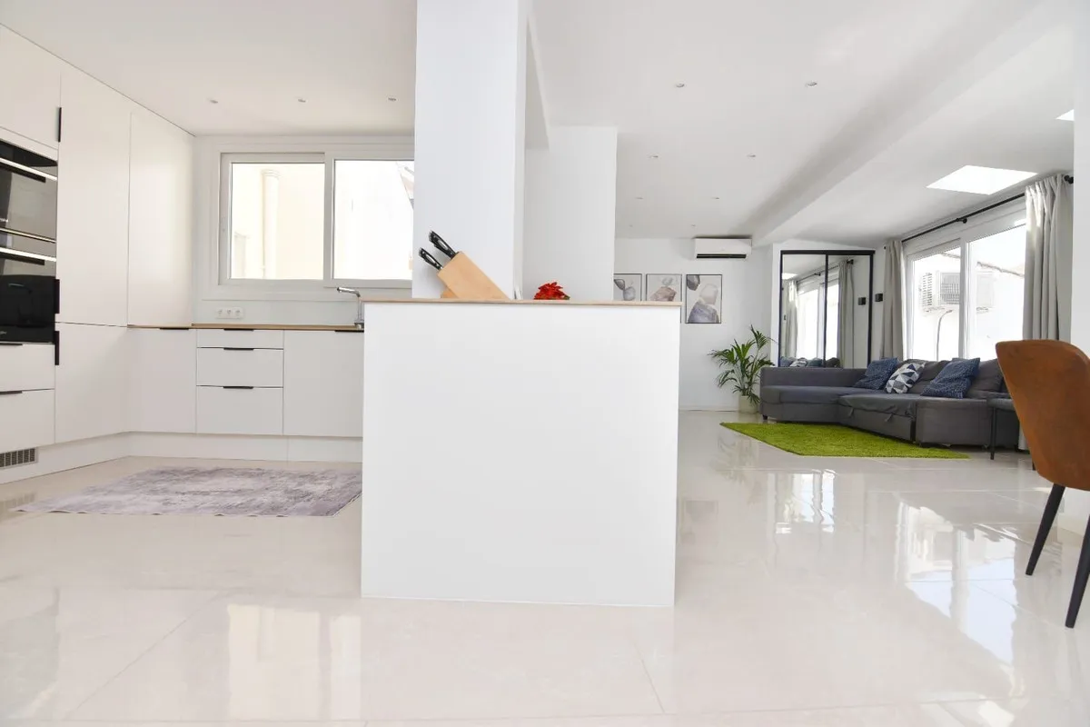 eab30fd4-d000-4c28-a88f-697e856f09dc