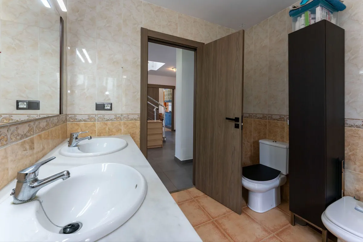 0b8a7c26-d9b2-440e-bc21-75695414ac4f