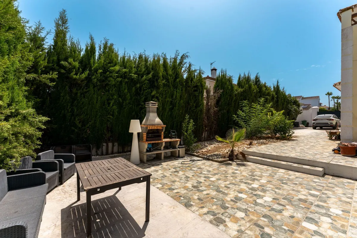 0e211dc8-ffbd-4399-9335-d4f3091498b8