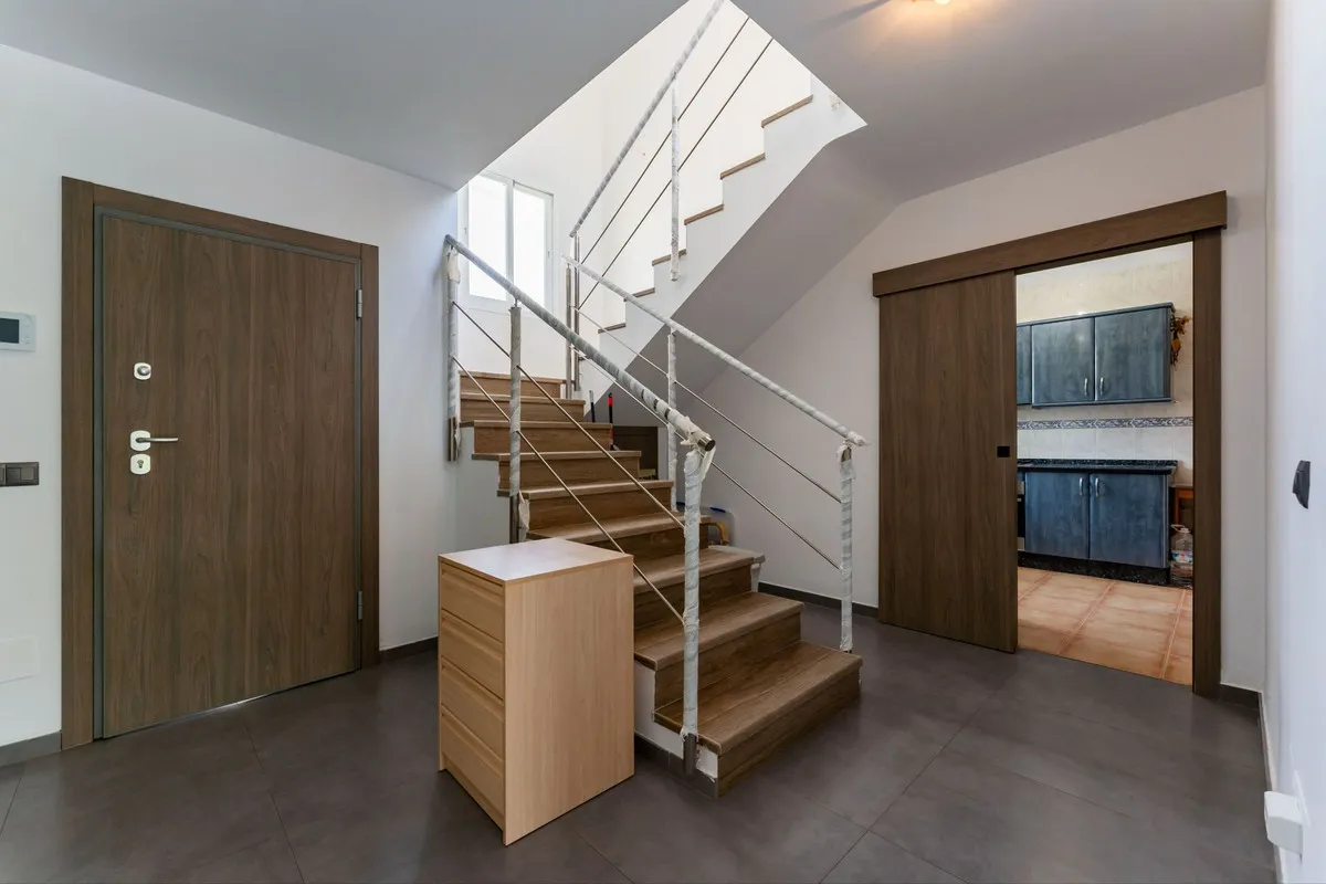 64dc50ea-0b8a-4905-bbcf-df5c627e2d6c