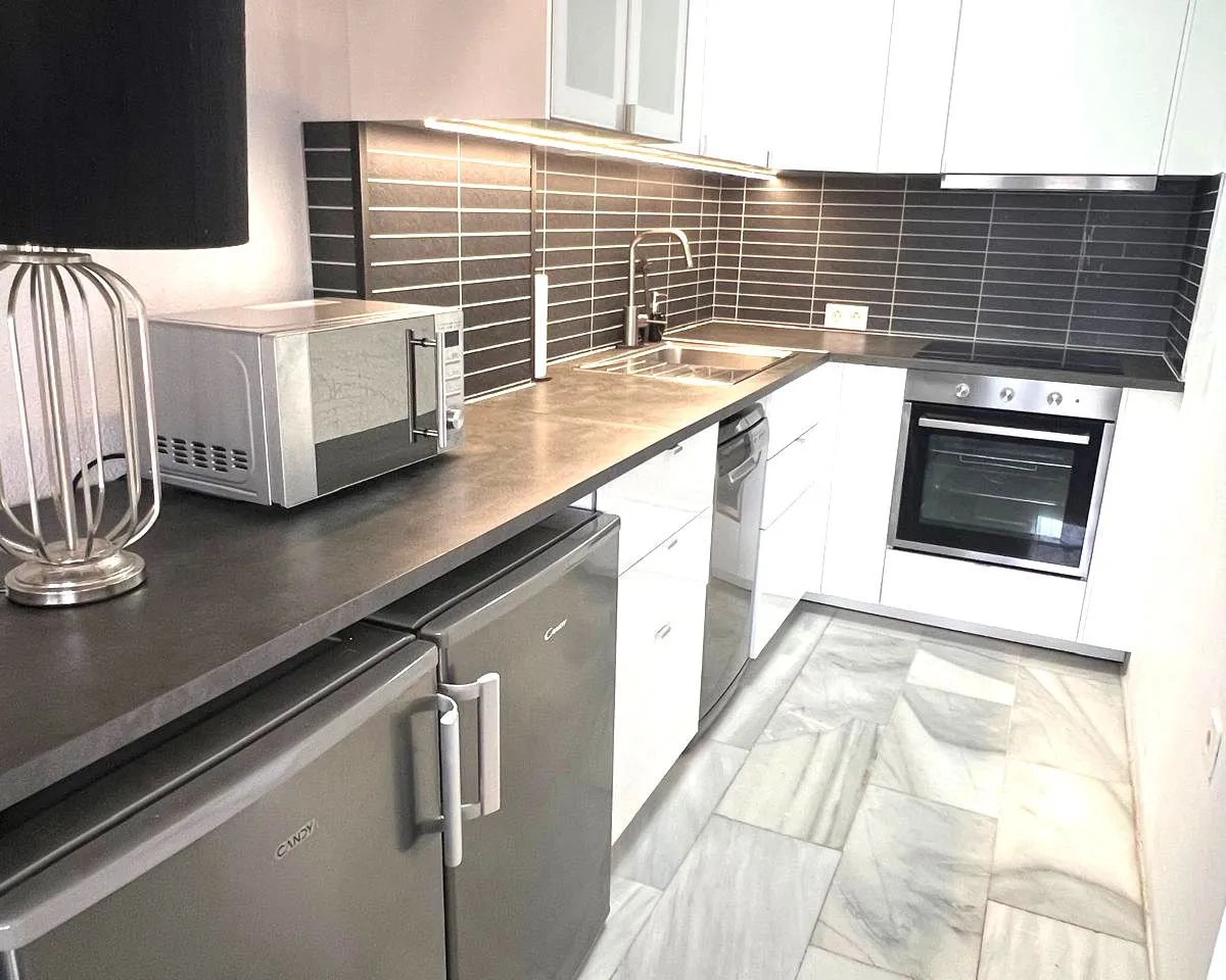 1b1e75d9-9b04-45f9-9071-720452202883