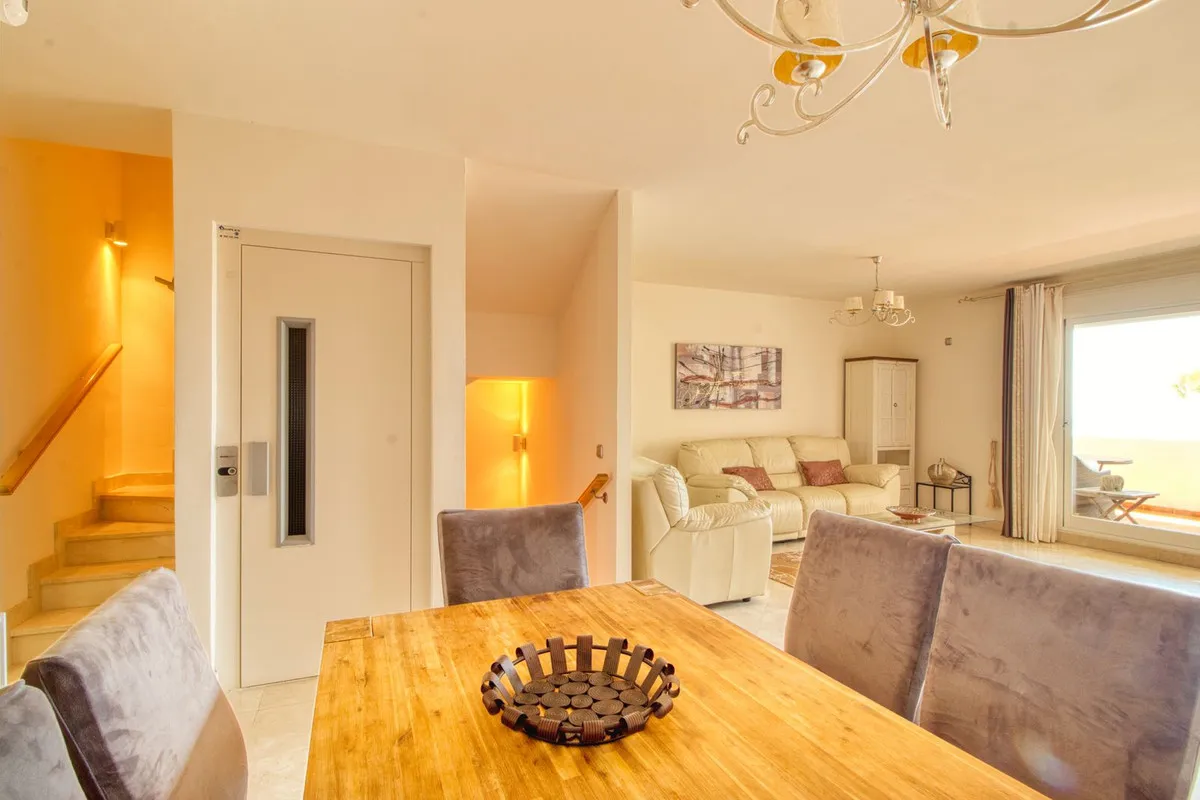 8cd00302-e089-49db-a2b2-8cb22e86a805