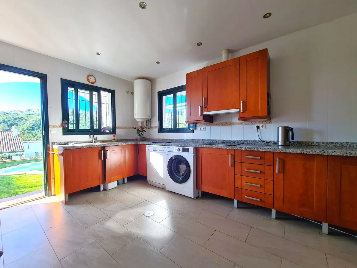 2d01912d-ae68-4cc3-a179-56a550d12b69