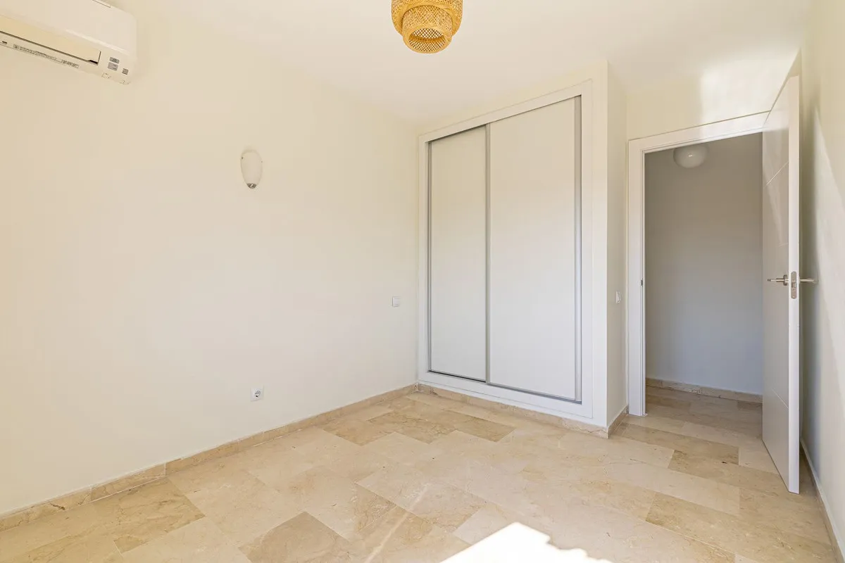 33558194-e1f9-4432-bed6-0d581a25d9ca