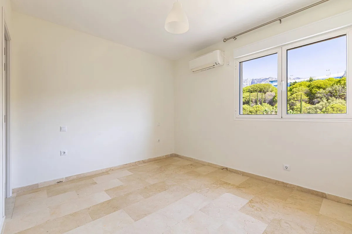 79db742f-5fca-4843-90ad-2514d5bb1b01