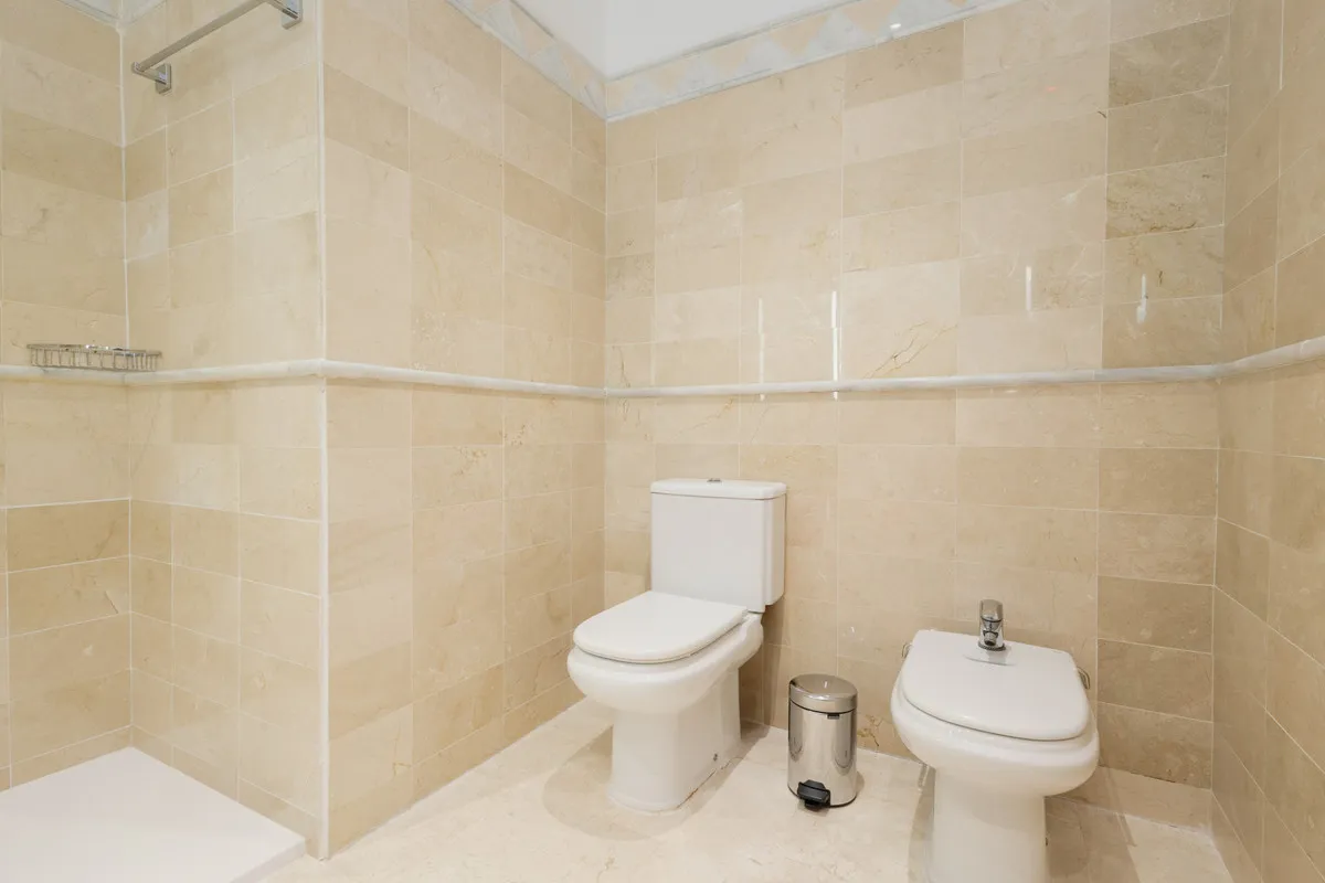 215b83e8-89a4-4dad-be7b-2e745b538c66