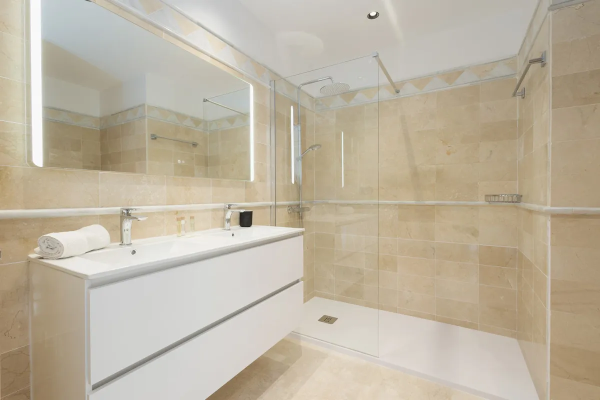 325c71fb-1049-420d-a859-55c8569b2957