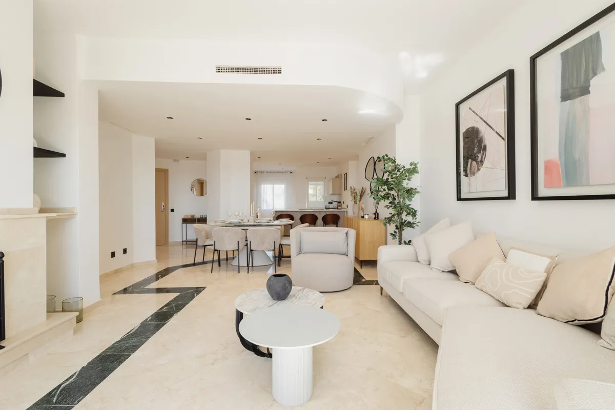 a9e4704c-23af-4e83-8fc4-f219e2002a8c