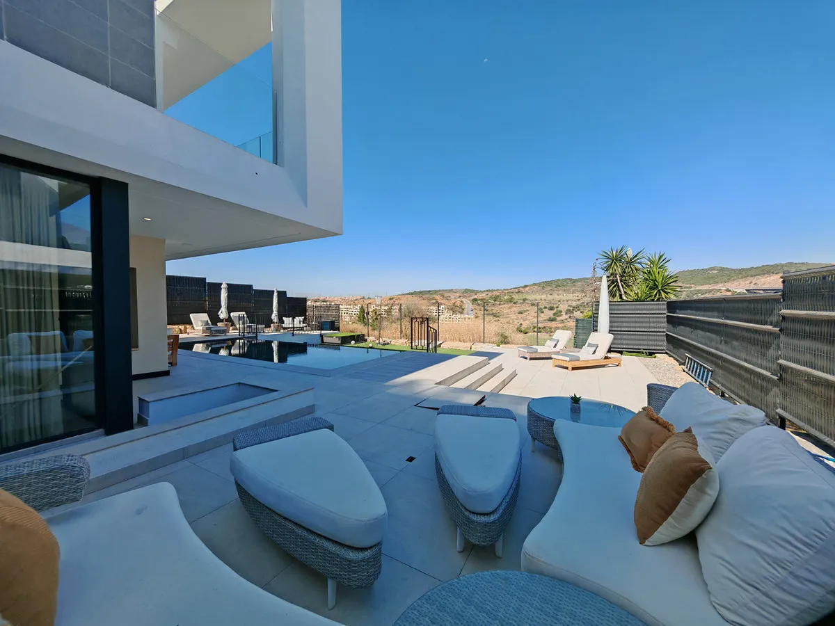 655237fa-eb44-4561-ba9d-71719ce2aa67