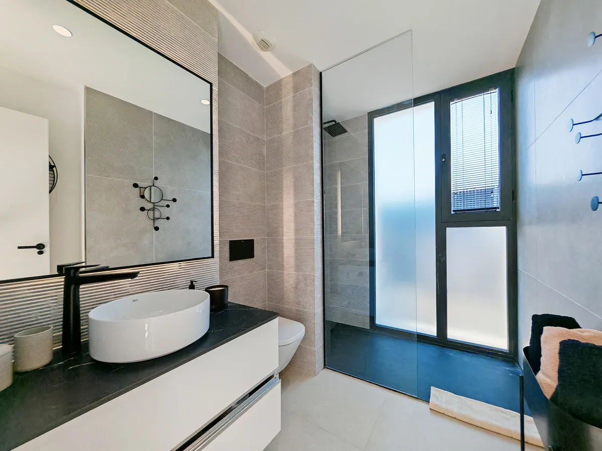 b2d31e9a-65b9-40c8-bddf-a230f71d74c0