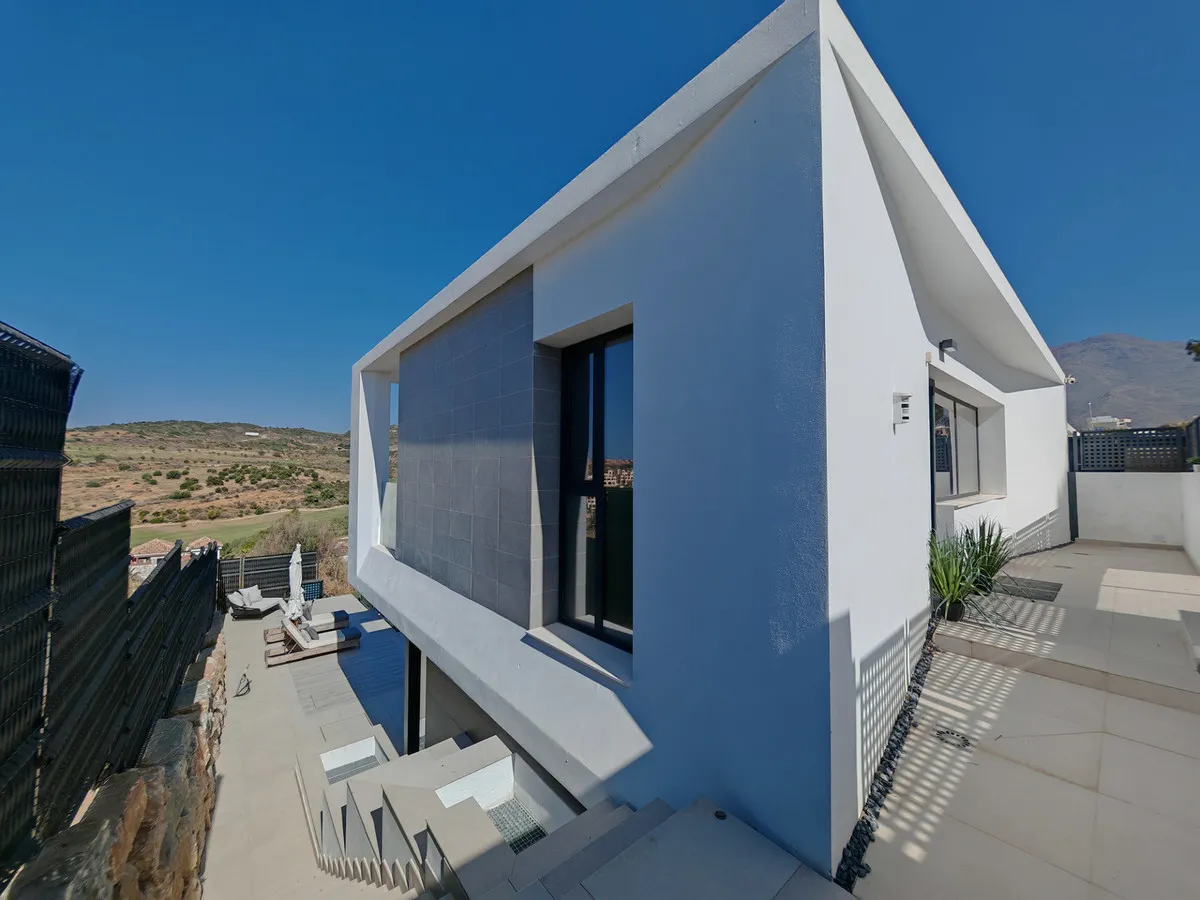 bf3a91da-048c-4f02-8019-d548547e4809