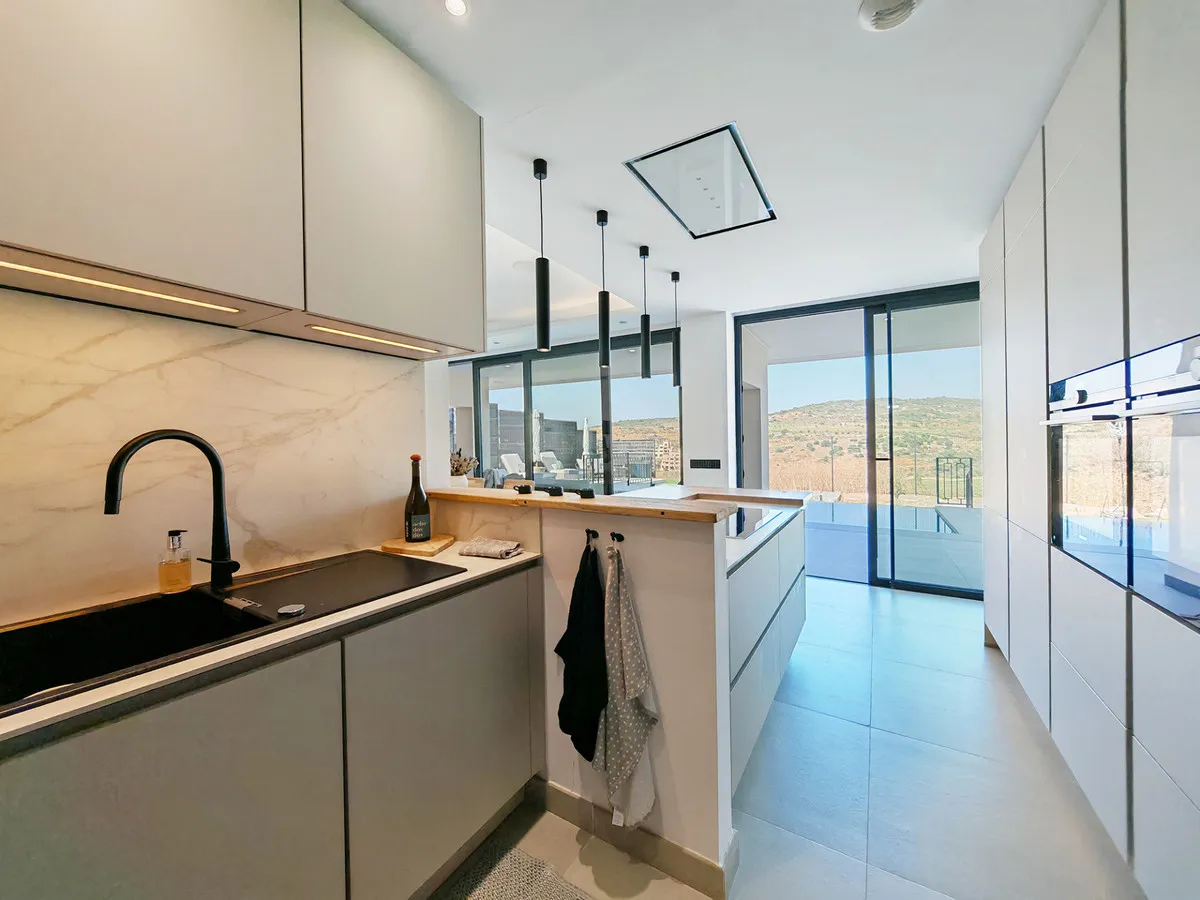 db606cc0-8453-43da-bb5a-e1fa5ac3e6df