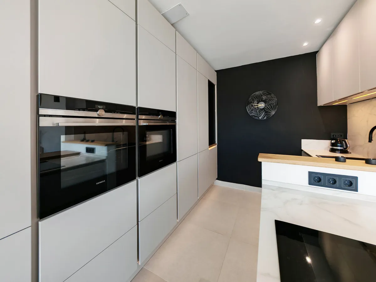 ef227d16-880f-401f-9da8-a56203386d2c