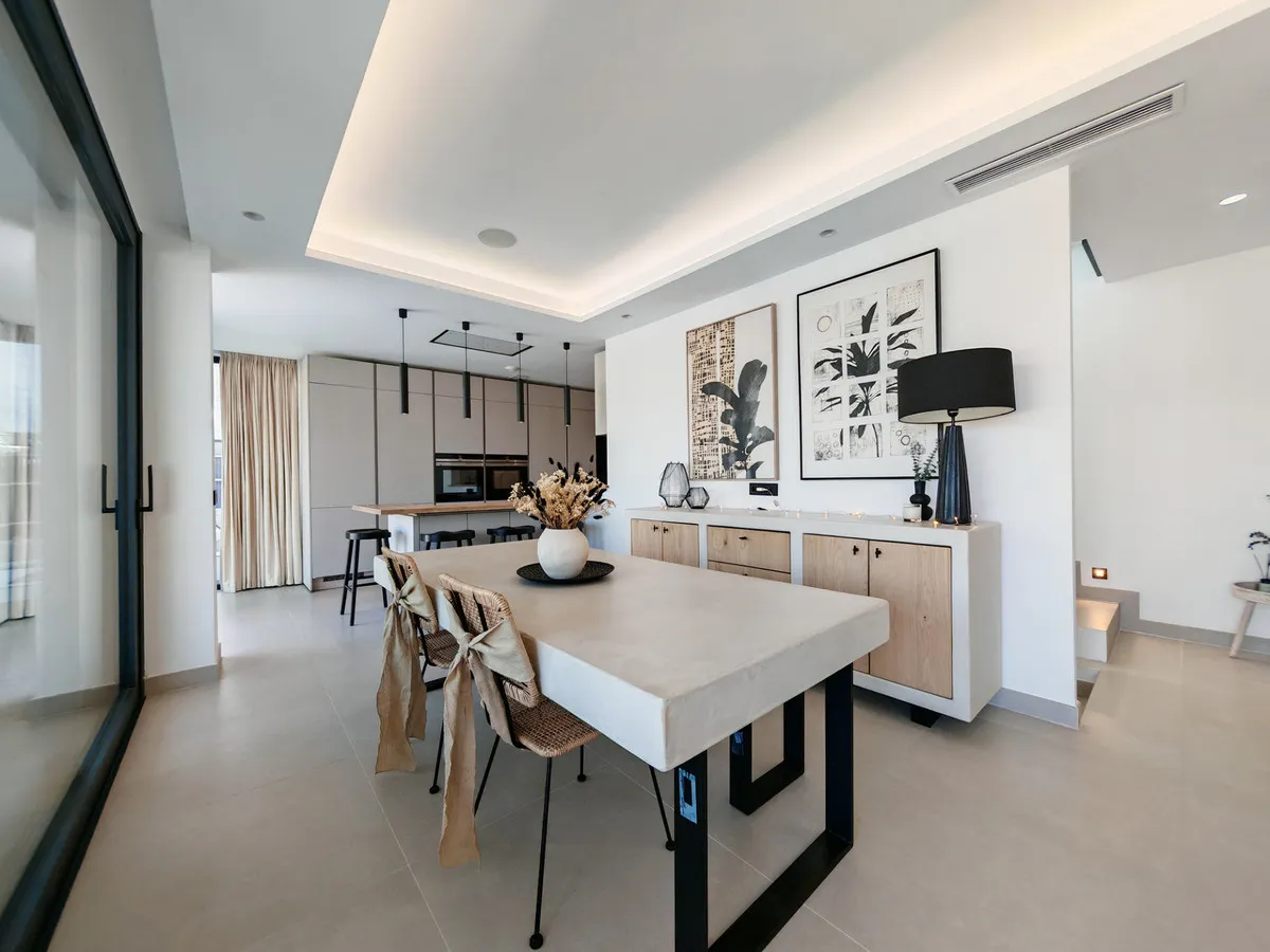 efe804fb-cc74-4a1f-9e88-35ec427ad261