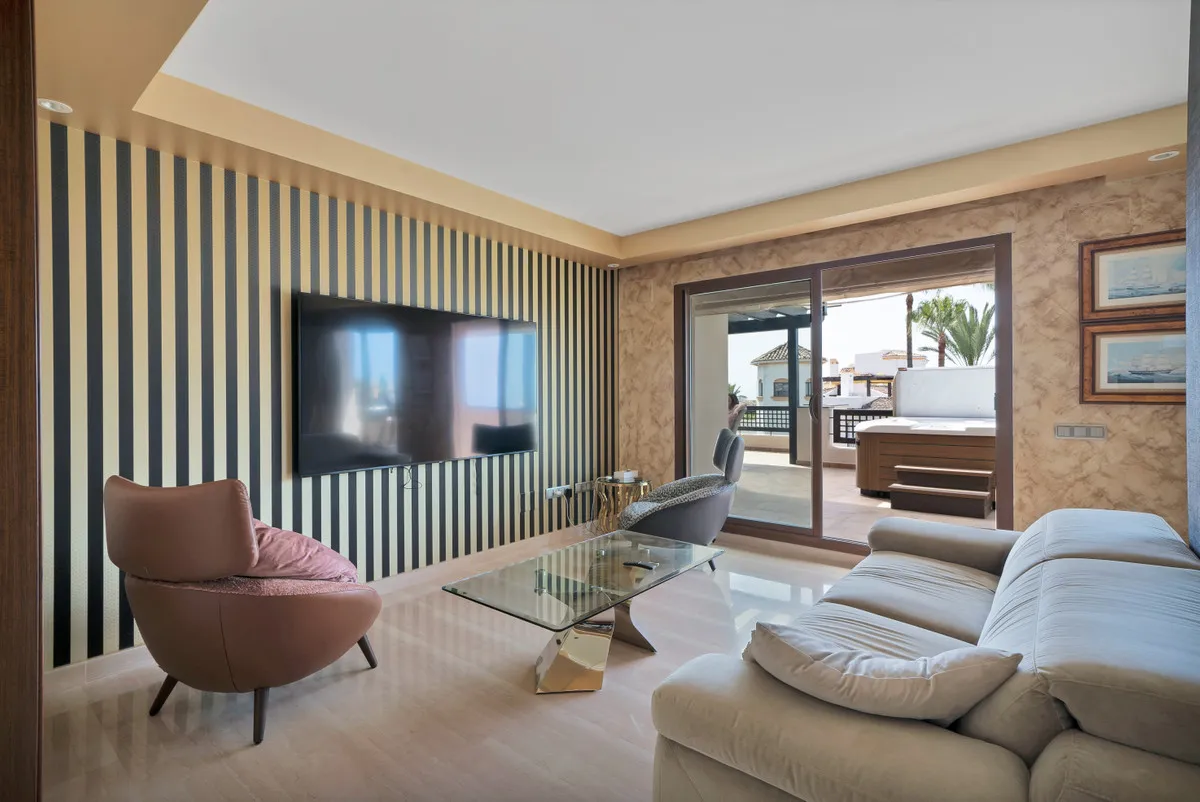 09a82cf8-82ca-4060-b44c-12a7e628d0e8