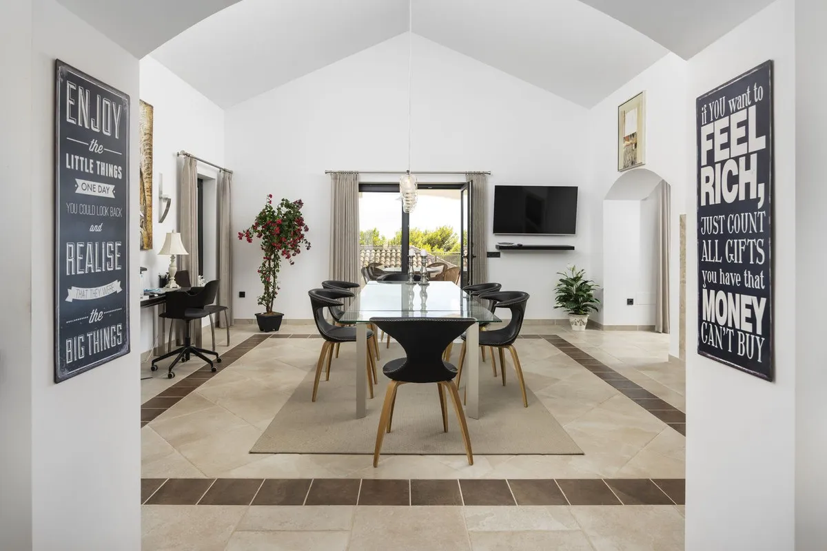 5ed31722-b82b-4cc7-b341-a751a51c3aab