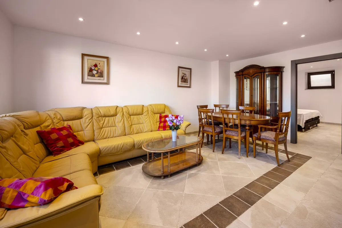 e671ec2d-74bd-4df1-b4c8-308a7faf9330