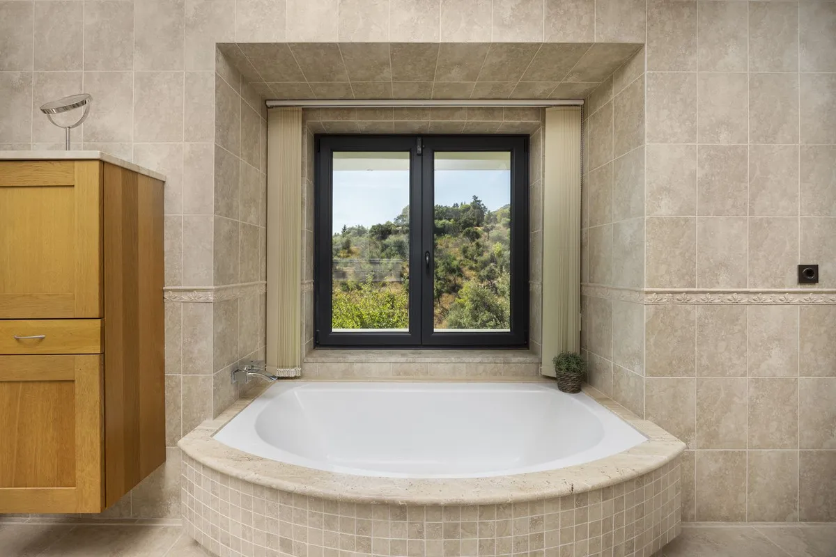 e7c1f76f-baba-460e-80b9-f4805206cd72